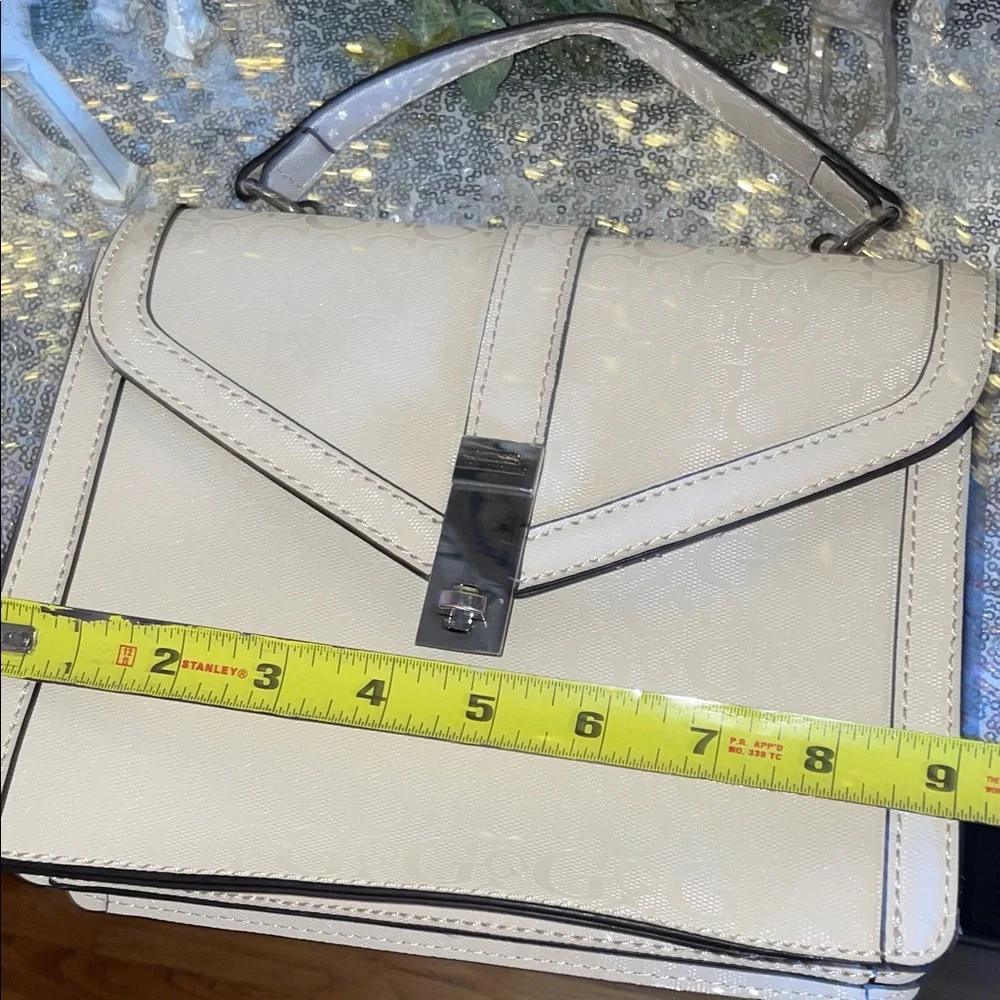 GUESS elegant Cream Handbag
